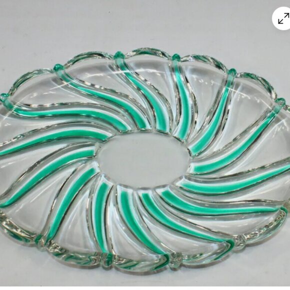 Mikasa Glass Candy Dish Bowl Oval Christmas Candy Green Swirl 9 1/4" x 6 1/2" - Picture 2 of 7